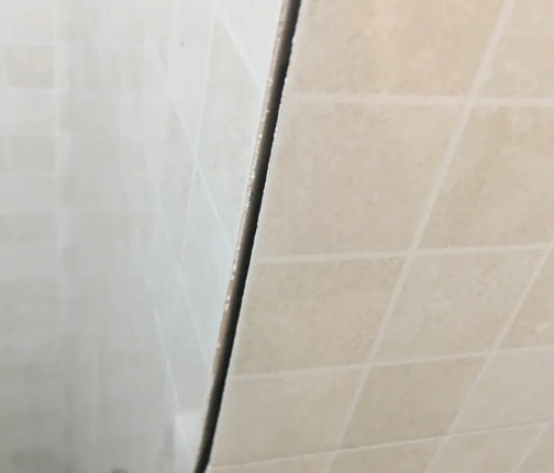 临安瓷砖空鼓维修公司分享阳台瓷砖脱落的修复过程可以分为以下几个步骤